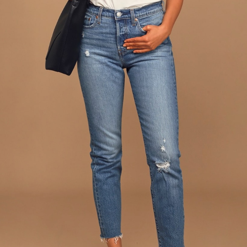 NWT Levi's Wedgie Jeans, Size 25, Medium Wash - Picture 1 of 4